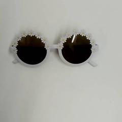 Sunglasses, as reported by Bobbejaanland using iLost