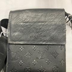 Louis vuitton messenger zwart がiLostで Gemeente Zandvoort によって報告されました
