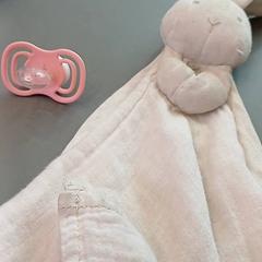 Doudou avec tétine Beige et rose, ako bolo nahlásené IKEA Nantes pomocou iLost