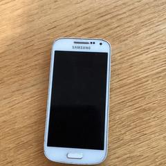 Smartphone-a Wit Samsung, gisa salatu by Stad Hasselt iLost erabiliz