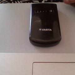 Accumulatore di energia Varta met micro usb, come riportato da Pukkelpop Festivalterrein utilizzando iLost