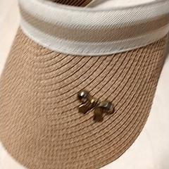 Cap Beige, goud strikje, amint azt IKEA Zwolle az iLost segítségével jelentette.