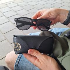 Rayban zonnebril, as reported to iLost