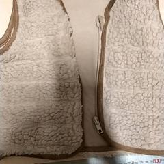 Vestje Wollig, beige, sweet petit, amint azt IKEA Zwolle az iLost segítségével jelentette.