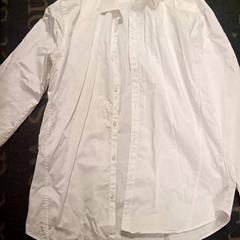 Camisa, Camises & Brusa Wit, segons ha informat Van der Valk Hotel Sneek mitjançant iLost