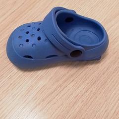Baby schuhe, gemeldet von Qbuzz Fryslân über iLost