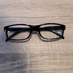 Glasses, as reported by EBS Tramplein using iLost