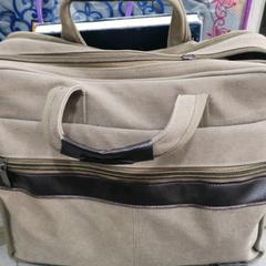 Bolso de mano بيجي, ha sido reportado por محطة الدمام (الدمام) con iLost