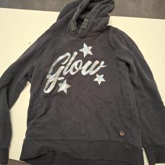 Felpa glow zwart, come riportato da Avonturenpark Hellendoorn utilizzando iLost