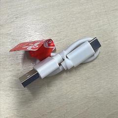 Adaptador 白, como reportado por IKEA新宿 utilizando o iLost