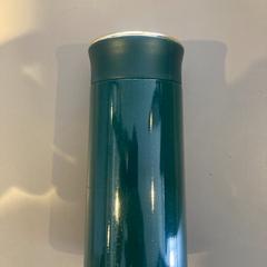 Bouteille thermos Green, a été signalé par Ramada by Wyndham Amsterdam Airport Schiphol utilisant iLost