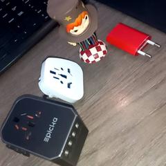 Travel adapter, zoals gemeld door Leonardo Royal Hotel Amsterdam met iLost