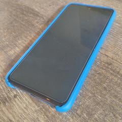 Samsung telefoon met blauw hoesje, som rapportert til iLost
