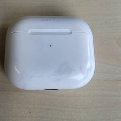 Custodia per airpods, come riportato da Connexxion Haarlem IJmond utilizzando iLost