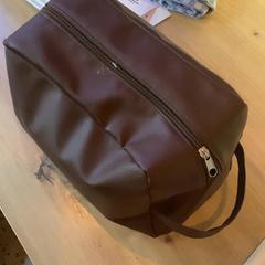 Bolsa Brown, segundo informou MEININGER Hotel Köln West usando iLost