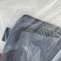 Kleding items wit met Brookstone tasje, gemeldet von Haven Hotel Rotterdam über iLost