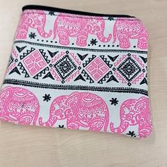 Bolsa de embrague, segundo informou IKEA Toulon usando iLost