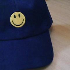 Gorra de beisbol blauw met gele smilie, ha sido reportado por Het Spoorwegmuseum con iLost