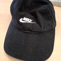 Casquette Noir, nike, a été signalé par IKEA Avignon utilisant iLost
