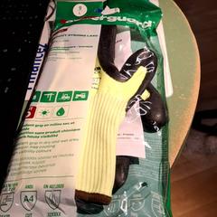 Guanti, come riportato da IKEA Villiers-sur-Marne utilizzando iLost
