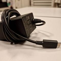 Nintendo oplader, como reportado por Vrije Universiteit Amsterdam utilizando o iLost