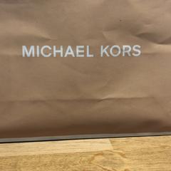 Purchase michael kors, as reported by Designer Outlet Roermond using iLost