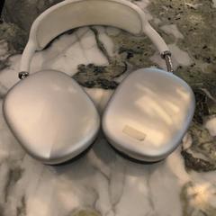 Auriculares, ha sido reportado por Van der Valk Hotel Heerlen con iLost