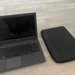 Laptop Acer zwart in zwarte hoes, jak bylo nahlášeno na iLost
