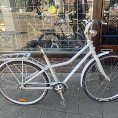 Witte dames fiets, iLost에 보고됨