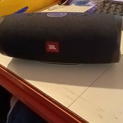 Coluna & Coluna bluetooth JBL Charge 4, como reportado por Pukkelpop Camping Chill utilizando o iLost