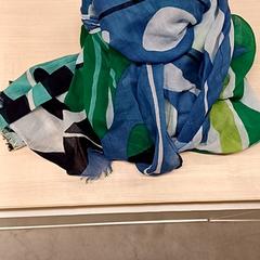 Choker Bleu vert blanc noir, as reported by IKEA Bayonne Ametzondo using iLost
