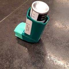 Inhalator, zgłoszono przez Rotterdam The Hague Airport przy użyciu iLost