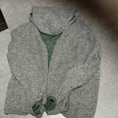 Kläder - Wollen hoody met rits, rapporterat av Regio Oost-Vlaanderen med iLost